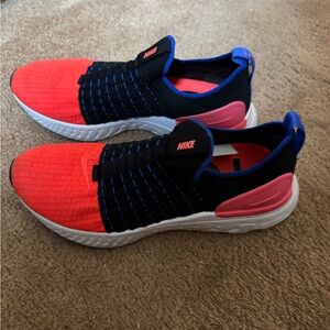 Women’s Nike tennis shoes